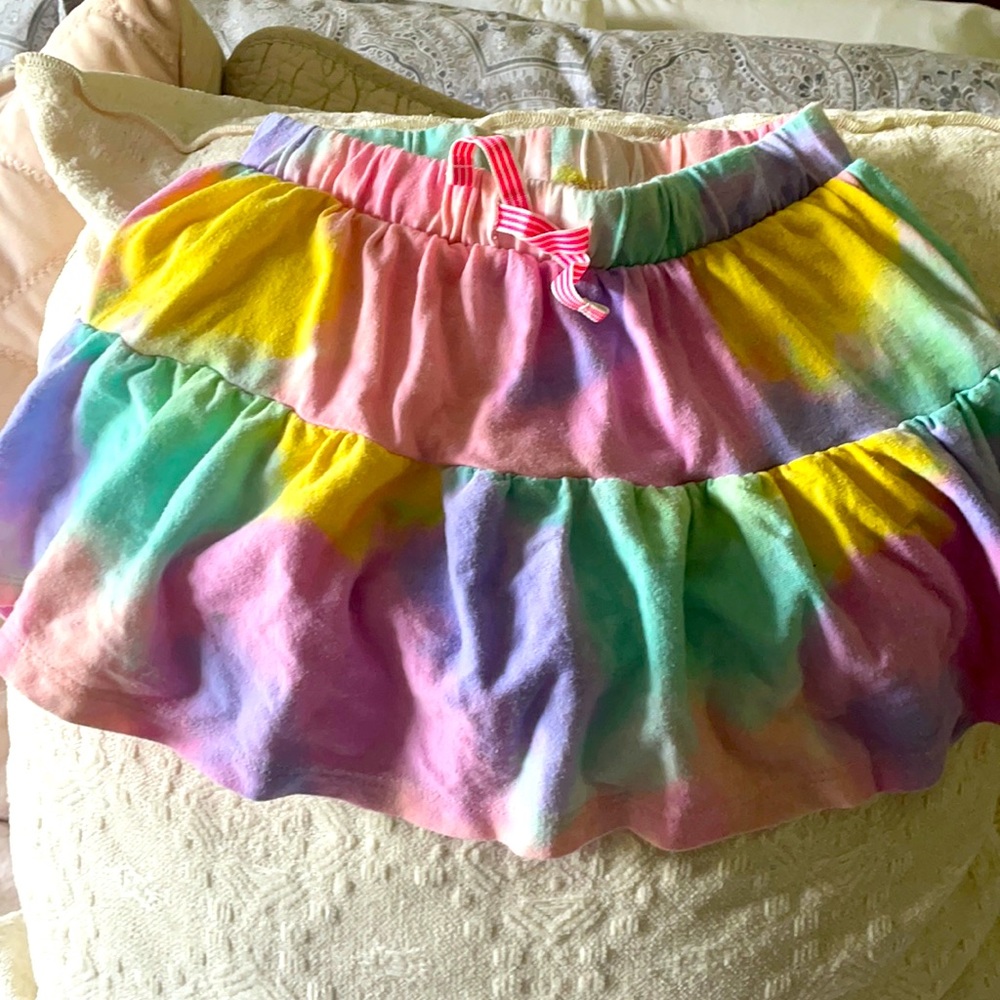 Cat & Jack 6/6x short skirt tie dye. Good used condition, piling throughout. *2